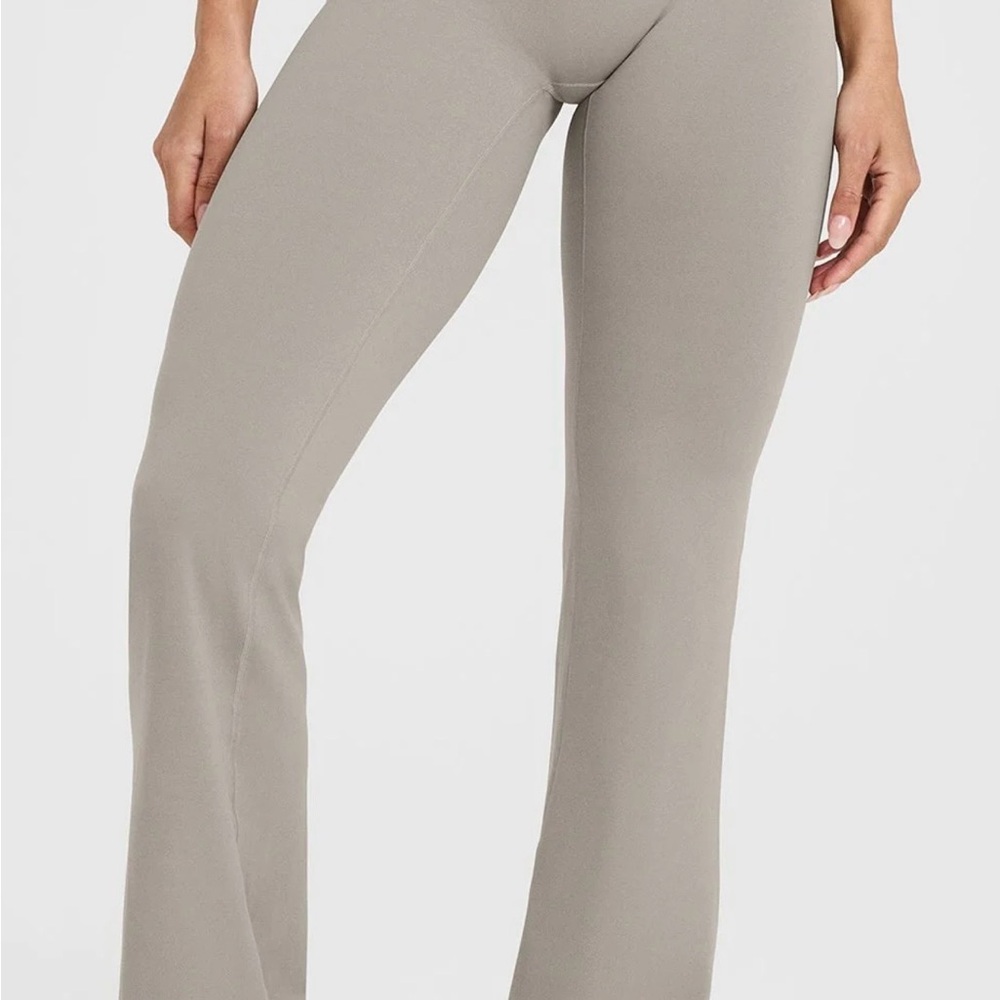 Oner Active High-Rise Flare Leggings in Taupe - Picture 3 of 4